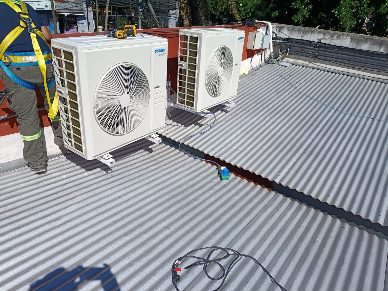 Trabajo de instalación y refrigeración por Tecniclima